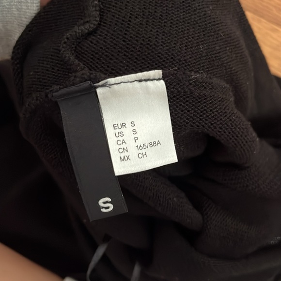 Cropped Black Hooded Sweater - Picture 3 of 4